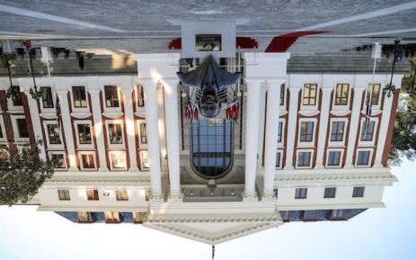 PARLEMENT2 MANDELA ONDERSTEBO